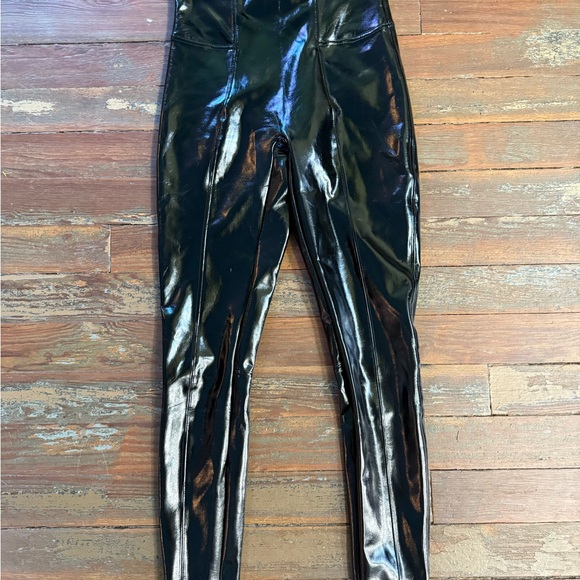 SPANX Faux Patent Leather Leggings ~ Size Medium ๐๐ - Picture 5 of 8